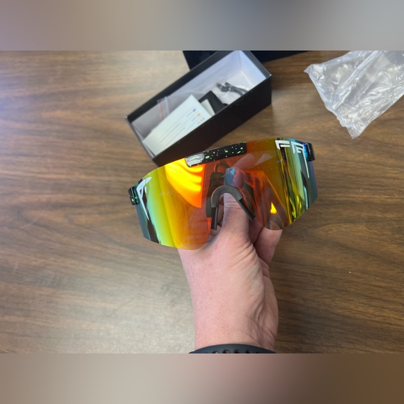 AgoKud Polarized Sunglasses. Sports colored. - Picture 4 of 8